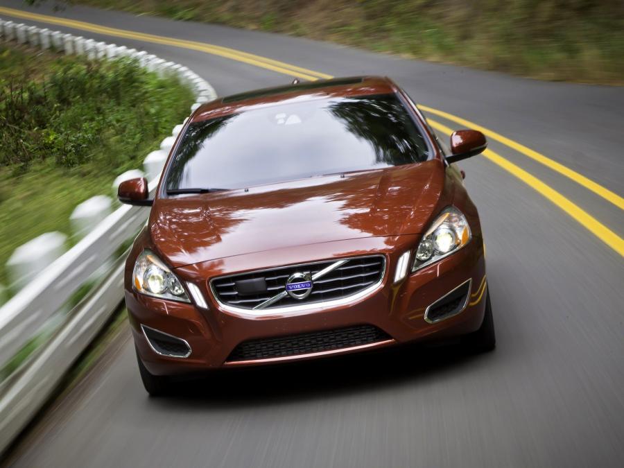  Volvo S60 T6 2010 года  (US) (фото 11 из 24)